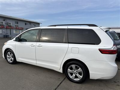 2017 Toyota Sienna LE Mobility 7-Passenger   - Photo 4 - South Sioux City, NE 68776