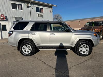 2014 Toyota 4Runner SR5   - Photo 6 - South Sioux City, NE 68776