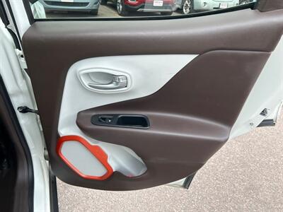 2017 Jeep Renegade Limited   - Photo 17 - South Sioux City, NE 68776