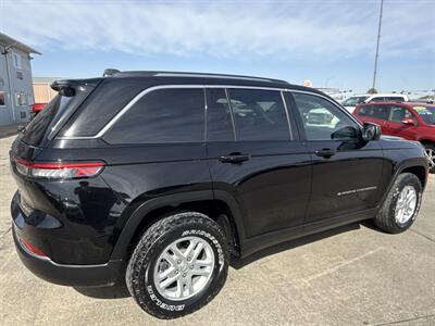 2022 Jeep Grand Cherokee Laredo   - Photo 7 - South Sioux City, NE 68776