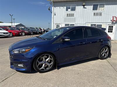 2017 Ford Focus ST   - Photo 2 - South Sioux City, NE 68776