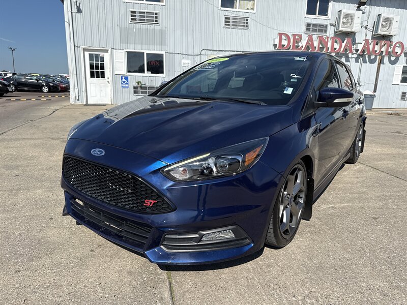2017 Ford Focus ST   - Photo 1 - South Sioux City, NE 68776
