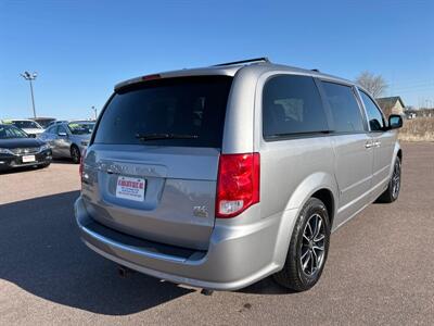 2016 Dodge Grand Caravan R/T   - Photo 6 - South Sioux City, NE 68776