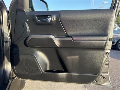 2017 Toyota Tacoma TRD Sport   - Photo 19 - South Sioux City, NE 68776