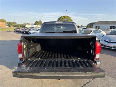 2017 Toyota Tacoma TRD Sport   - Photo 17 - South Sioux City, NE 68776