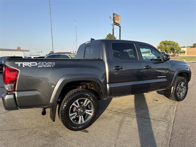 2017 Toyota Tacoma TRD Sport   - Photo 7 - South Sioux City, NE 68776