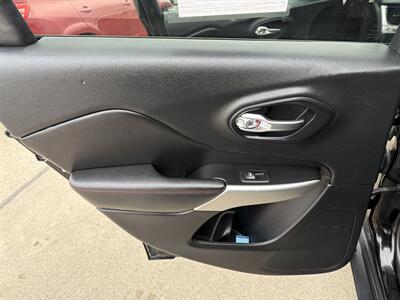 2017 Jeep Cherokee Trailhawk   - Photo 18 - South Sioux City, NE 68776