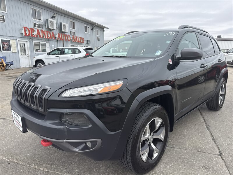 2017 Jeep Cherokee Trailhawk   - Photo 1 - South Sioux City, NE 68776
