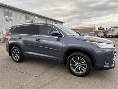 2017 Toyota Highlander XLE   - Photo 10 - South Sioux City, NE 68776