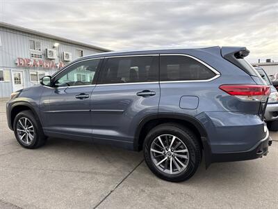 2017 Toyota Highlander XLE   - Photo 4 - South Sioux City, NE 68776