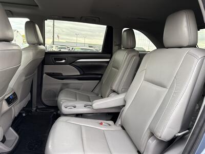2017 Toyota Highlander XLE   - Photo 16 - South Sioux City, NE 68776