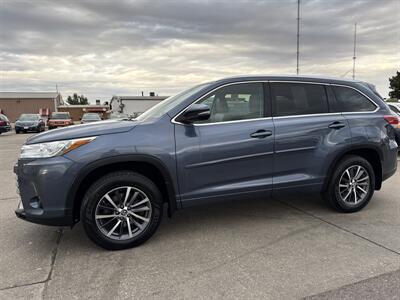 2017 Toyota Highlander XLE   - Photo 2 - South Sioux City, NE 68776