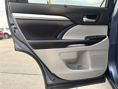 2017 Toyota Highlander XLE   - Photo 18 - South Sioux City, NE 68776