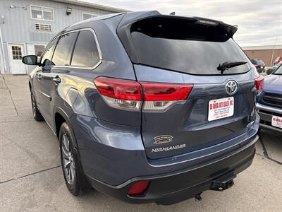 2017 Toyota Highlander XLE   - Photo 5 - South Sioux City, NE 68776