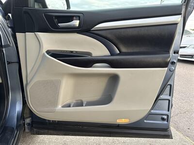 2017 Toyota Highlander XLE   - Photo 21 - South Sioux City, NE 68776