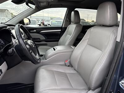 2017 Toyota Highlander XLE   - Photo 14 - South Sioux City, NE 68776