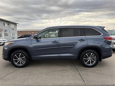 2017 Toyota Highlander XLE   - Photo 3 - South Sioux City, NE 68776