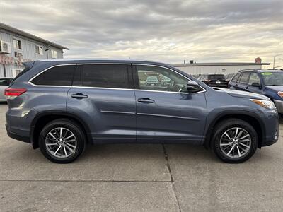 2017 Toyota Highlander XLE   - Photo 9 - South Sioux City, NE 68776