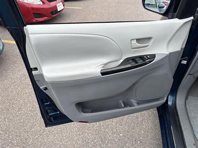 2011 Toyota Sienna LE 8-Passenger   - Photo 14 - South Sioux City, NE 68776
