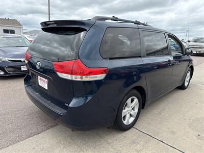 2011 Toyota Sienna LE 8-Passenger   - Photo 7 - South Sioux City, NE 68776