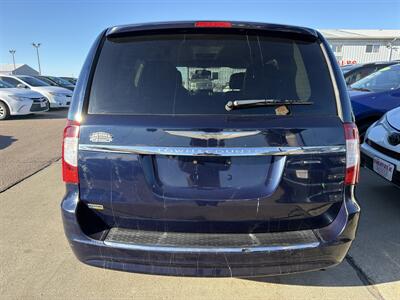 2013 Chrysler Town and Country Touring   - Photo 8 - South Sioux City, NE 68776