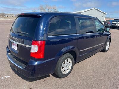 2013 Chrysler Town & Country Touring   - Photo 8 - South Sioux City, NE 68776