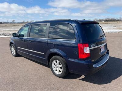 2013 Chrysler Town & Country Touring   - Photo 5 - South Sioux City, NE 68776