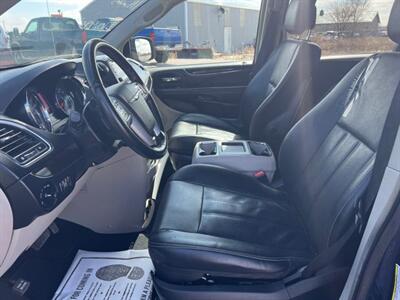 2013 Chrysler Town & Country Touring   - Photo 15 - South Sioux City, NE 68776