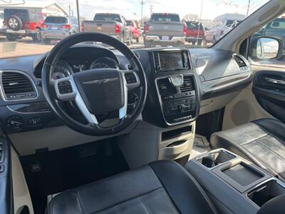 2013 Chrysler Town & Country Touring   - Photo 16 - South Sioux City, NE 68776