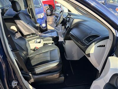 2013 Chrysler Town and Country Touring   - Photo 23 - South Sioux City, NE 68776