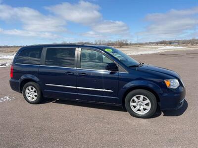2013 Chrysler Town & Country Touring   - Photo 11 - South Sioux City, NE 68776