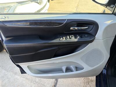 2013 Chrysler Town and Country Touring   - Photo 15 - South Sioux City, NE 68776