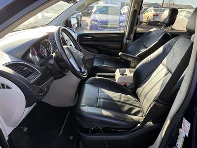 2013 Chrysler Town and Country Touring   - Photo 14 - South Sioux City, NE 68776