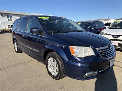 2013 Chrysler Town and Country Touring   - Photo 11 - South Sioux City, NE 68776
