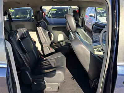 2013 Chrysler Town and Country Touring   - Photo 21 - South Sioux City, NE 68776