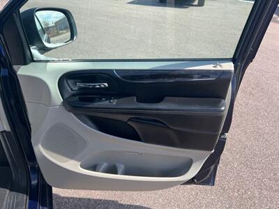 2013 Chrysler Town & Country Touring   - Photo 22 - South Sioux City, NE 68776