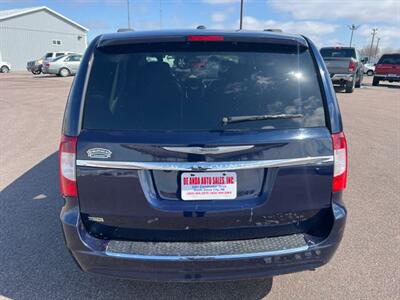 2013 Chrysler Town & Country Touring   - Photo 7 - South Sioux City, NE 68776