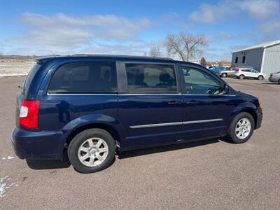 2013 Chrysler Town & Country Touring   - Photo 9 - South Sioux City, NE 68776