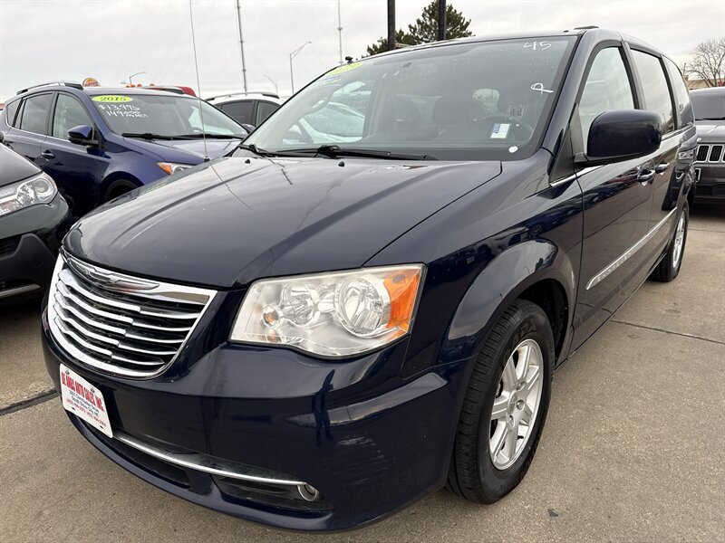 2013 Chrysler Town and Country Touring   - Photo 1 - South Sioux City, NE 68776