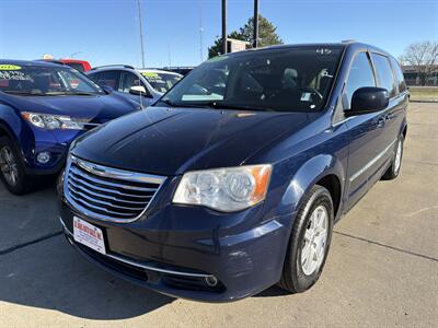 2013 Chrysler Town and Country Touring   - Photo 5 - South Sioux City, NE 68776
