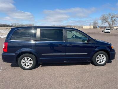 2013 Chrysler Town & Country Touring   - Photo 10 - South Sioux City, NE 68776