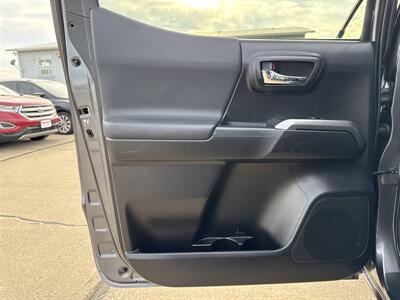 2020 Toyota Tacoma TRD Sport   - Photo 17 - South Sioux City, NE 68776