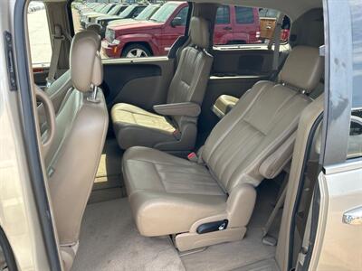 2015 Chrysler Town & Country Touring   - Photo 12 - South Sioux City, NE 68776
