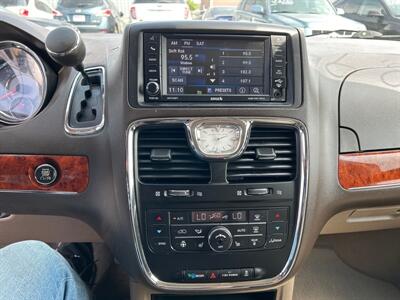 2015 Chrysler Town & Country Touring   - Photo 20 - South Sioux City, NE 68776