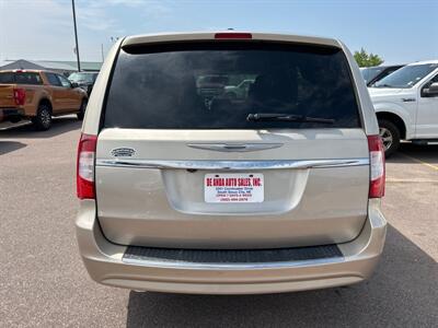 2015 Chrysler Town & Country Touring   - Photo 4 - South Sioux City, NE 68776