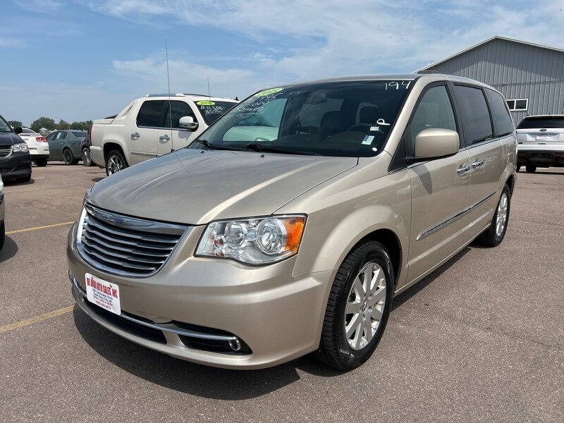 2015 Chrysler Town & Country Touring - Photo 1 - South Sioux City, NE 68776
