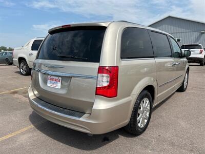 2015 Chrysler Town & Country Touring   - Photo 5 - South Sioux City, NE 68776