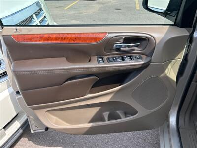 2015 Chrysler Town & Country Touring   - Photo 11 - South Sioux City, NE 68776