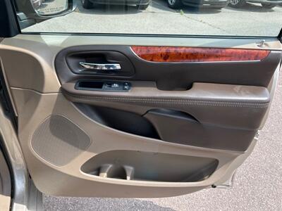 2015 Chrysler Town & Country Touring   - Photo 19 - South Sioux City, NE 68776