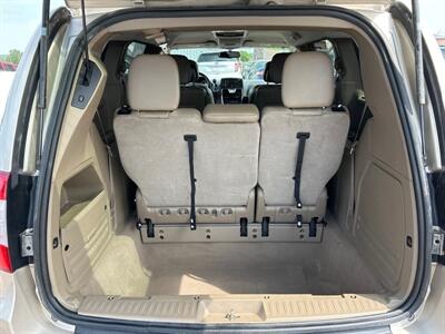 2015 Chrysler Town & Country Touring   - Photo 16 - South Sioux City, NE 68776